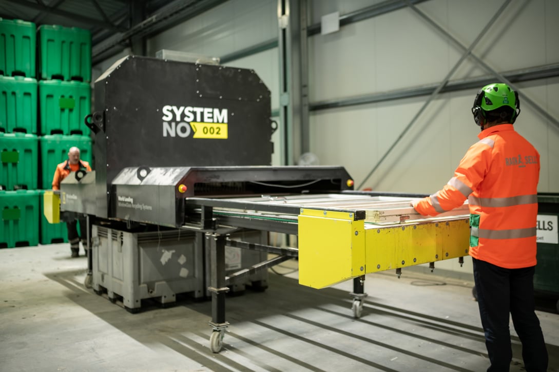 Ragn-Sells anläggning som tar ut glaset från fönster